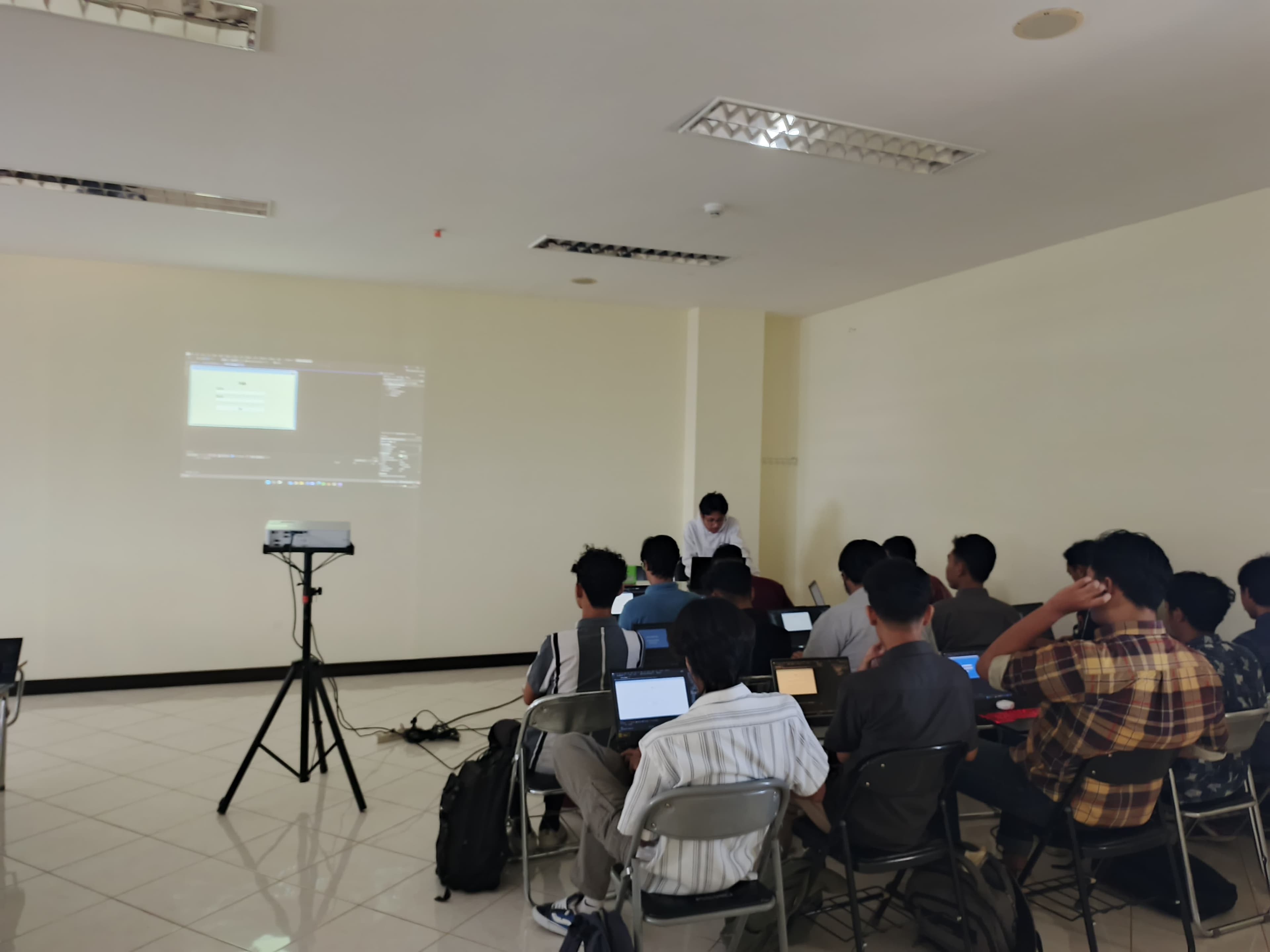 Asistem Praktikum Pemrograman Perorientasi Objek - 1